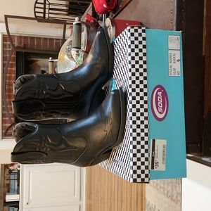 Black faux leather western style boots. Soda brand Rigging style